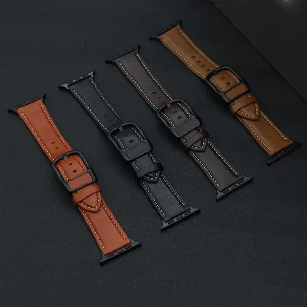 Bracelet en cuir synthétique pour Apple Watch, disponible en quatre coloris : marron clair, noir, marron foncé et beige, avec des coutures contrastantes et une boucle en métal pour un style raffiné.