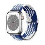 Bracelet en nylon tressé pour Apple Watch, avec un motif en bleu et blanc, alliant un style frais et dynamique pour un look contemporain.