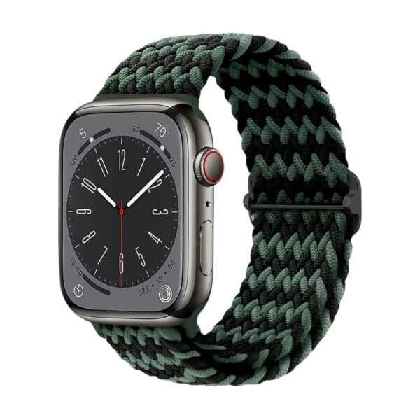 Bracelet en nylon tressé pour Apple Watch, avec un design coloré en bleu, vert et noir, offrant confort et style décontracté pour une utilisation quotidienne.