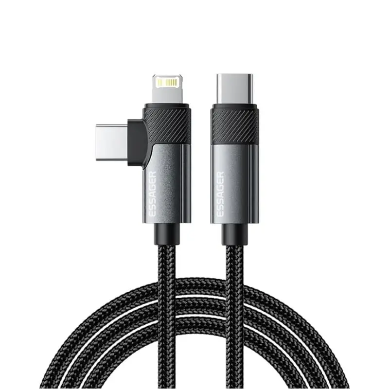 Image d'un câble de marque Essager, présentant un connecteur Lightning et un connecteur USB-C. Le câble est en nylon tressé de couleur noire, avec des connecteurs angulaires. L'accent est mis sur la texture et le design des connecteurs.