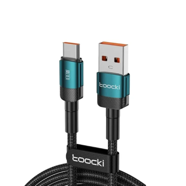 Image d'un câble USB de marque Toocki, montrant les connecteurs USB-A et USB-C, avec un design en nylon tressé et une étiquette indiquant 100W, dans une couleur turquoise.