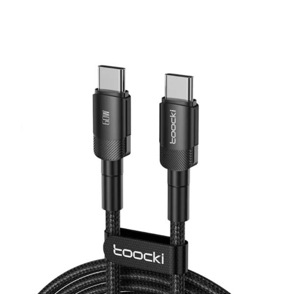 Image d'un câble USB de marque Toocki, présentant des connecteurs USB-C à chaque extrémité, avec un design en nylon tressé et une étiquette indiquant une capacité de 60W.